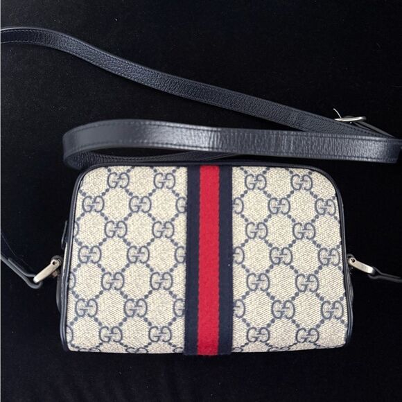 Brand new Gucci navy  and Cream Crossbody Bag with Gg logo crossbody - Picture 11 of 17